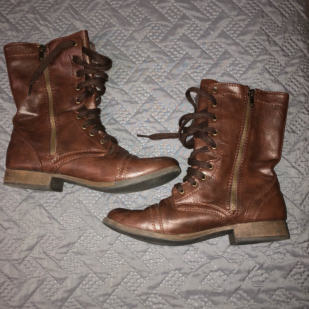 Combat boots